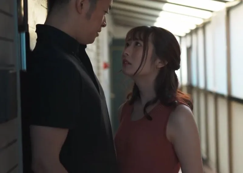 Người vợ mang thai, tôi bị nóng bỏng bởi cô vợ nhà sát bên thường ở nhà một mình