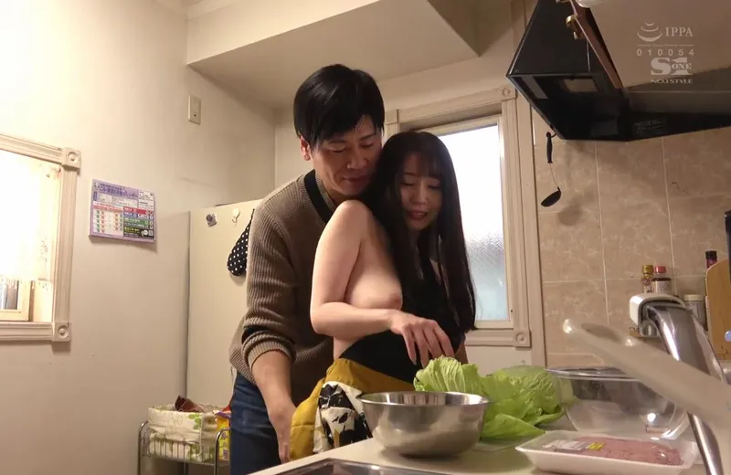 Nghi ngờ vợ yêu vụng trộm, chồng lén lắp camera và chứng kiến tất cả